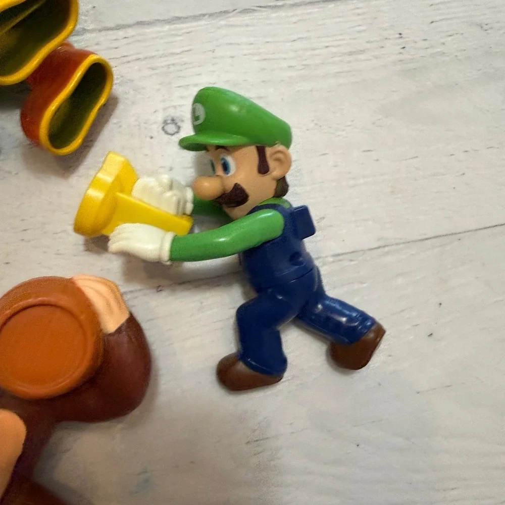 Super Mario brothers misc‎ McDonald's happy meal toys